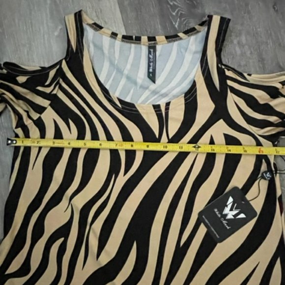 ❤️REDUCED❤️Black & Gold Animal Print Cold Tunic Top - Picture 7 of 8